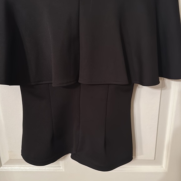 Elegant cape top with shear shoulders - Picture 4 of 6